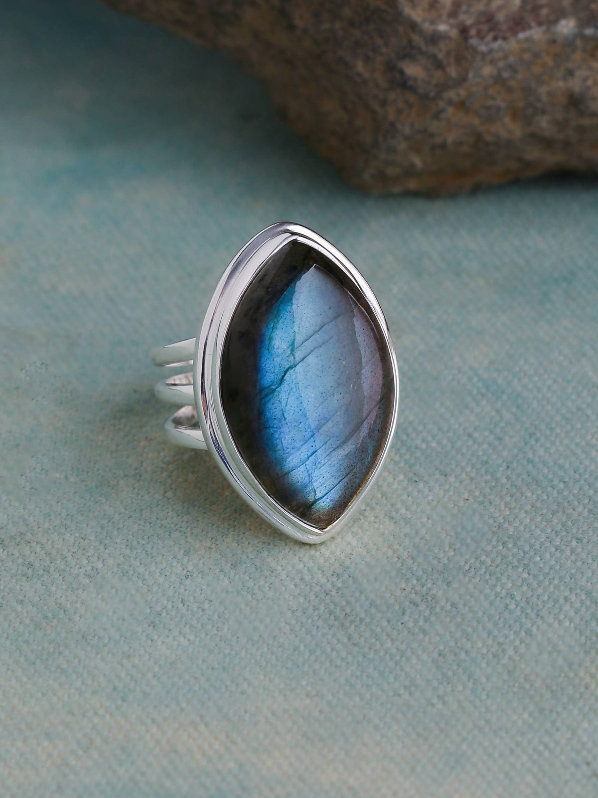 Labradorite 925 Sterling Silver Bold Ring: 7